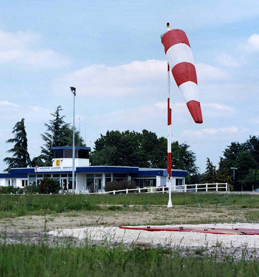 WIND DIRECTION INDICATORS ICAO/STNA